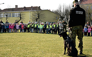 Dzieci i młodzież odwiedziły kętrzyńskie jednostki Straży Granicznej